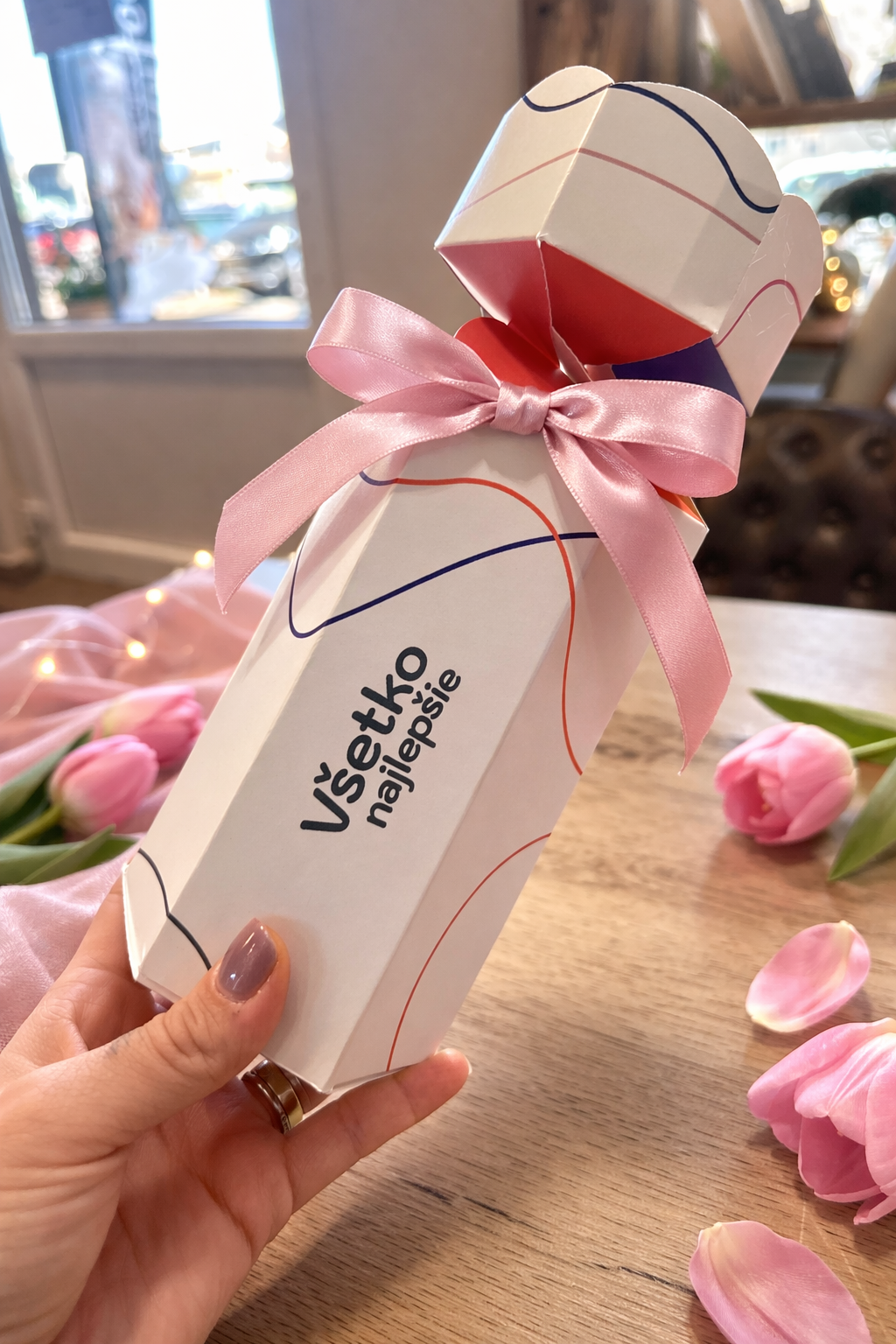 MDŽ darčekový box v cukríku "Výnimočná sadkosť pre výnimočnú ženu"